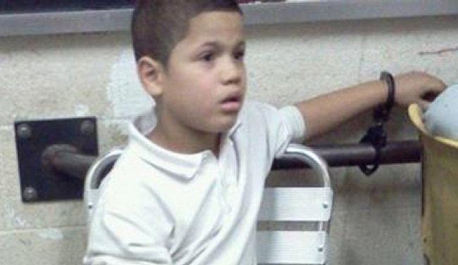 EE.UU.: Niño hispano de siete años fue detenido, esposado e interrogado por 10 horas