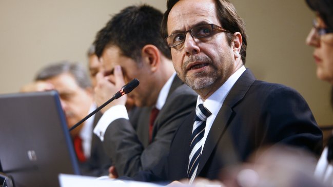 Contralor: El Presidente está facultado para pedir la renuncia al director del SII