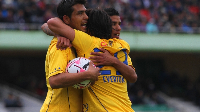 Everton venció categóricamente a Huachipato en Quillota