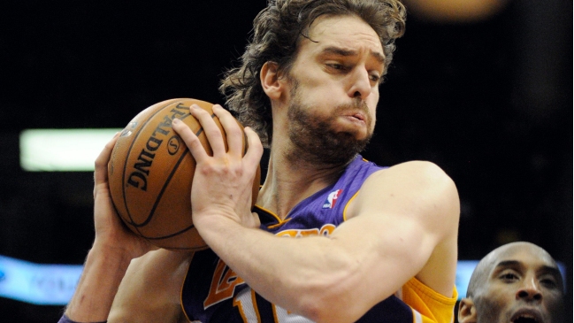 Pau Gasol mostró su mejor faceta en triunfo de los Lakers