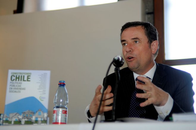 Ministro Pérez y reconstrucción: 