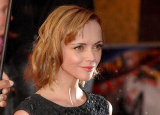 Christina Ricci se comprometió con su novio James Heerdegen