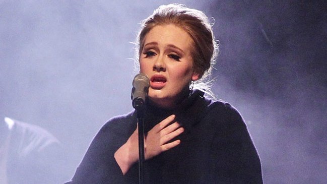 Adele sufre pánico escénico antes de su presentación en los Oscar