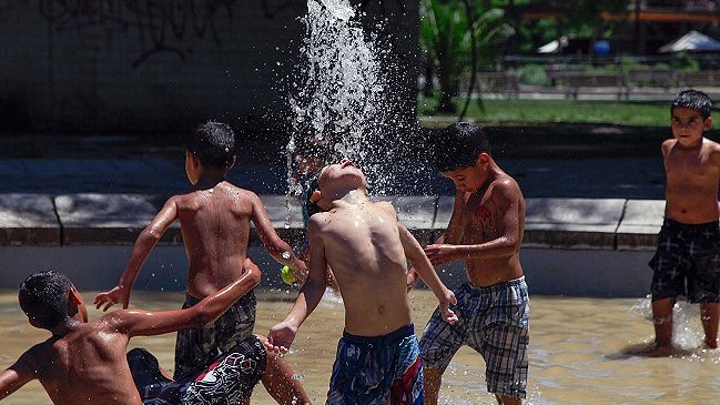 Temperaturas se acercaron a los 36 grados este domingo en Santiago