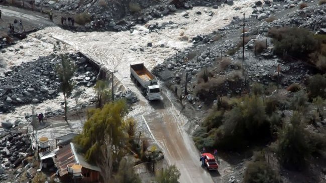 Una persona murió al volcar una camioneta en San José de Maipo