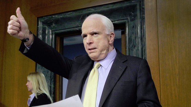 McCain se mofó de Ahmadineyad sobre ser el primer astronauta iraní