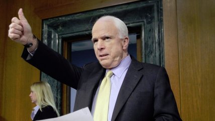 McCain se mofó de Ahmadineyad sobre ser el primer astronauta iraní