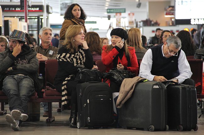 Conadecus culpó a aerolíneas y al Gobierno por colapso en el aeropuerto