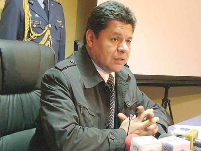 Ordenan encarcelar a ex jefe naval boliviano por compra irregular de barcazas