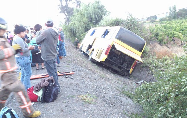 Bus volcó en la Ruta 5 Sur