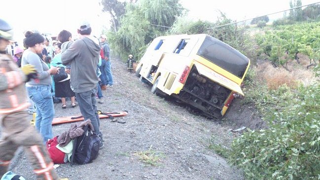 Bus volcó en la Ruta 5 Sur