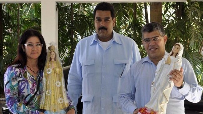 Maduro llevó imágenes de la virgen a Chávez en La Habana