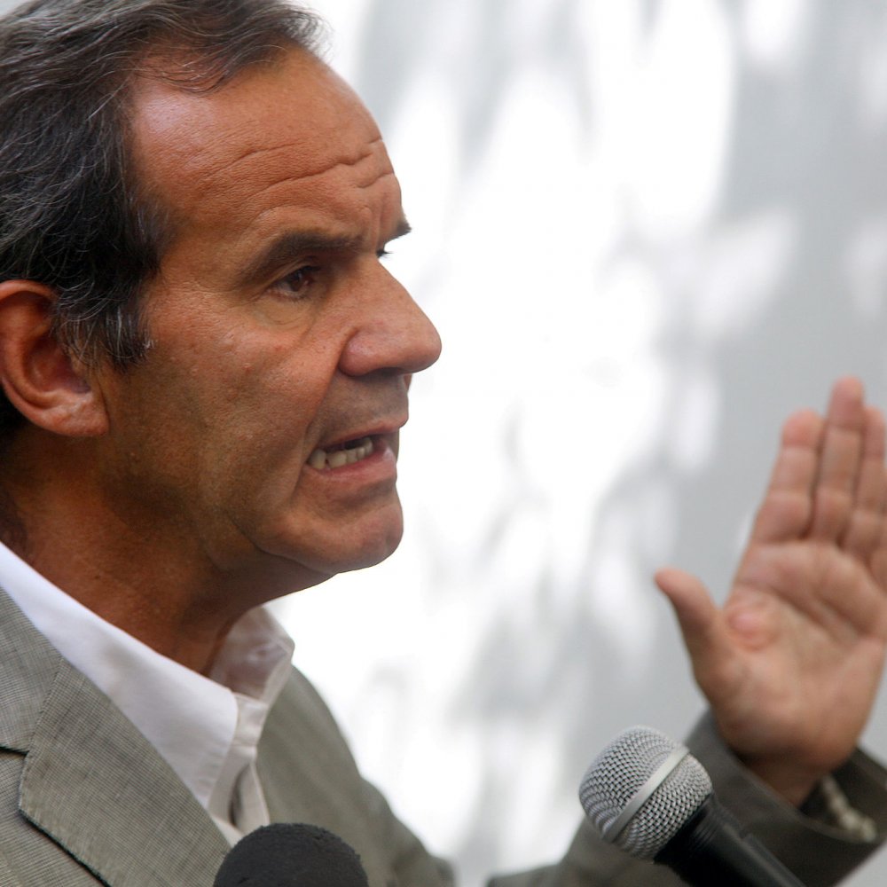 Allamand: Bachelet debe aclarar a los chilenos qué hizo con el mando político el 27F