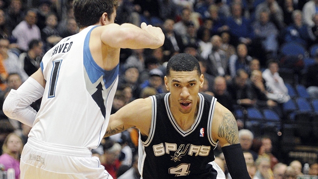Danny Green comandó undécima victoria consecutiva de San Antonio Spurs