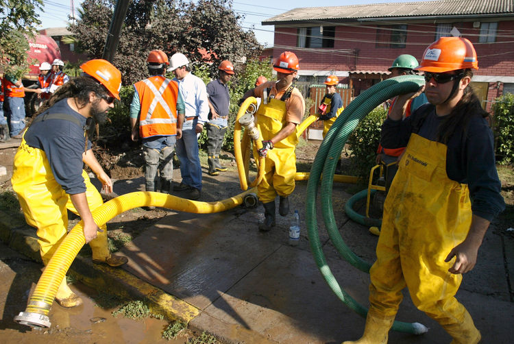 Alcalde de Puente Alto no descarta acciones legales contra Aguas Andinas por corte de agua