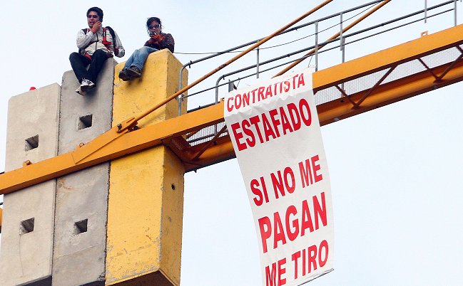 Intendencia penquista evalúa acciones legales por protesta en altura de trabajadores