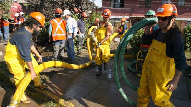 Alcalde de Puente Alto no descarta acciones legales contra Aguas Andinas por corte de agua
