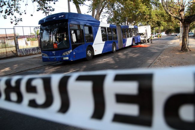 Colisión de bus y camión dejó un fallecido en El Bosque