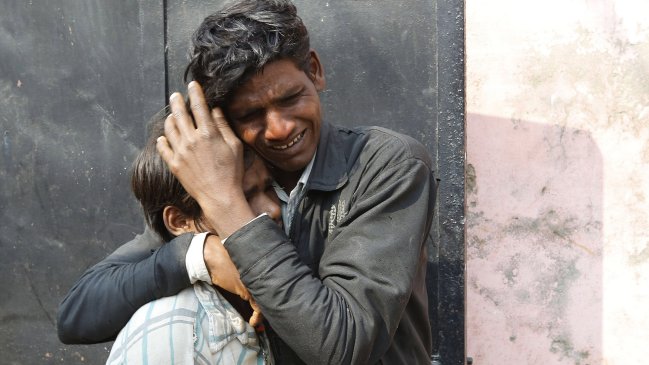 Estampida en una estación ferroviaria en la India dejó 36 muertos