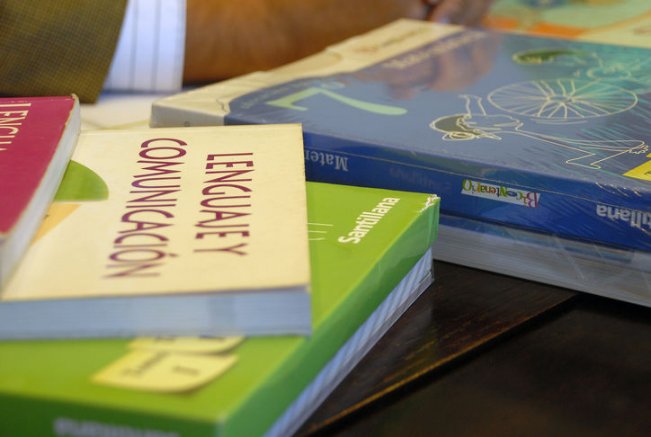 Libros escolares presentan diferencias de hasta 5.000 pesos en el comercio