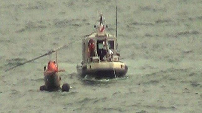 Helicóptero de la Armada cayó al mar frente a El Tabo