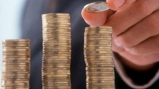 Agencia calificadora elevó la nota de Chile por política macroeconómica