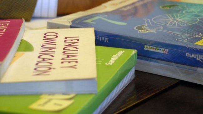 Libros escolares presentan diferencias de hasta 5.000 pesos en el comercio