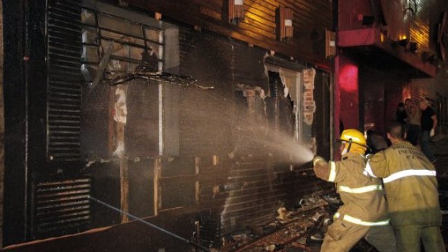 Muerte de otro joven elevó a 239 el número de víctimas de incendio en Brasil