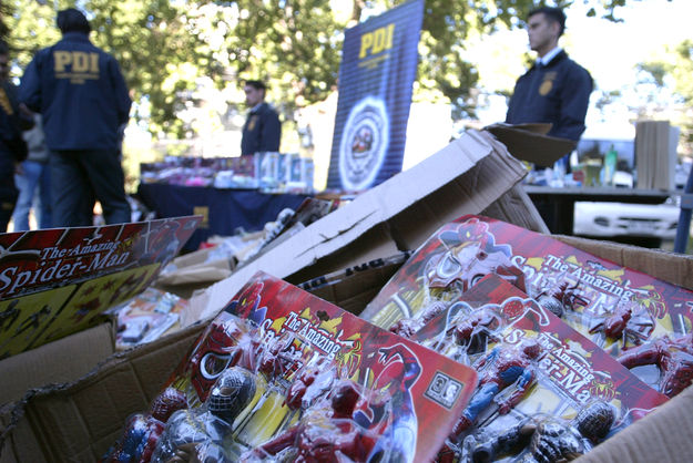 PDI detuvo a dos sujetos por infringir la ley de propiedad intelectual