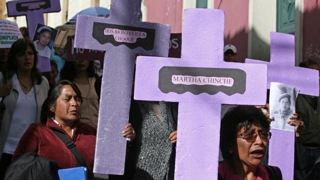 Bolivia aumentará penas por femicidio y debatirá castración a violadores