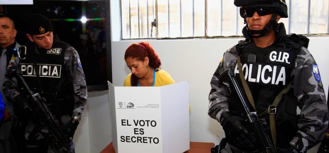 Presos abrieron proceso de elecciones presidenciales en Ecuador