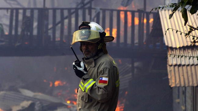Incendio de vivienda dejó a cinco personas damnificadas en Quinta Normal