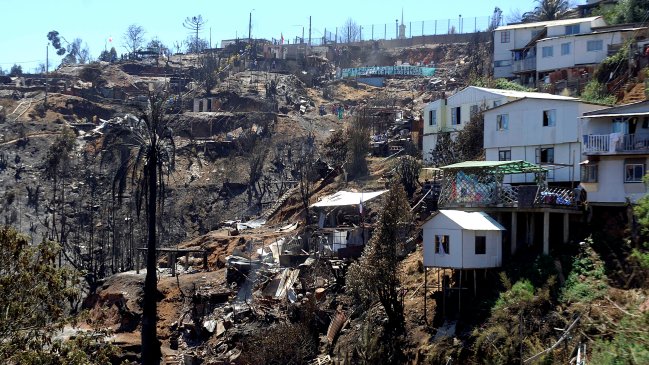 Intendencia prepara querella por incendio en Valparaíso