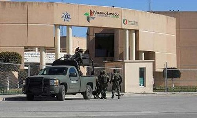 Autoridades buscan a jefe policial de Nuevo Laredo tras asesinato de sus hermanos