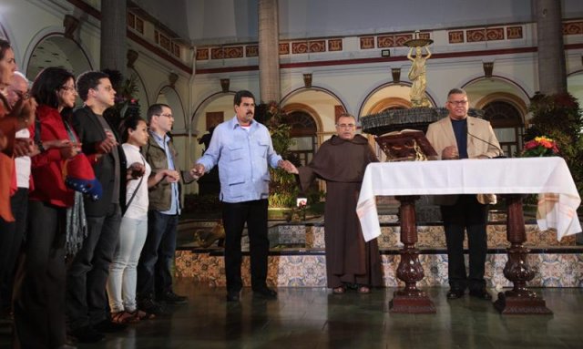 Gobierno venezolano regaló una casa a la seguidora cuatro millones de Chávez en Twitter