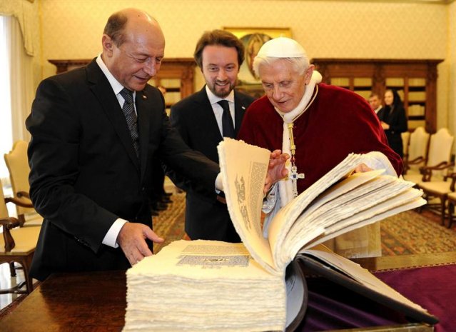 Benedicto XVI estudia publicar un documento que podría adelantar el cónclave