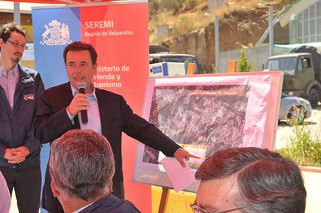Gobierno iniciará en 60 días obras de viviendas para damnificados de Valparaíso