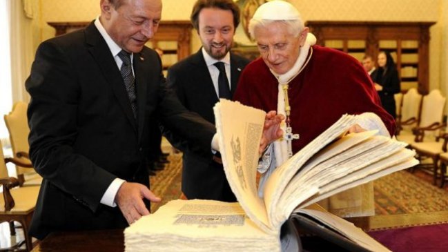 Benedicto XVI estudia publicar un documento que podría adelantar el cónclave