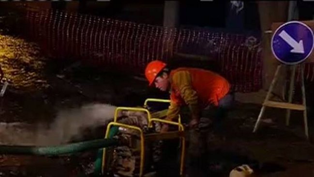 Rotura de matriz afectó este miércoles a Peñalolén