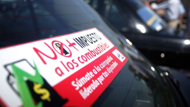 Taxistas anunciaron movilizaciones por alzas de bencinas