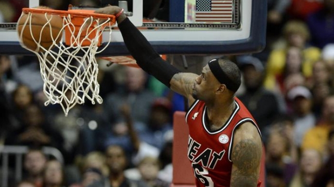 James y la defensa dieron a los Heat su noveno triunfo consecutivo