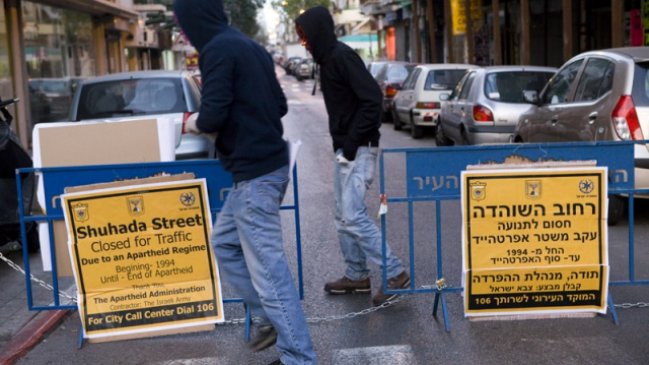 Jóvenes iniciaron campaña en Palestina para reabrir calle que es sólo para judíos