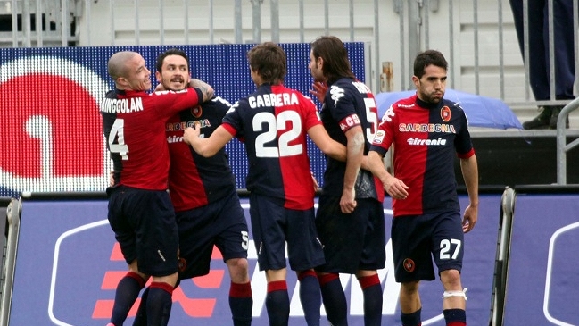 Técnico de Cagliari elogió al delantero Mauricio Pinilla