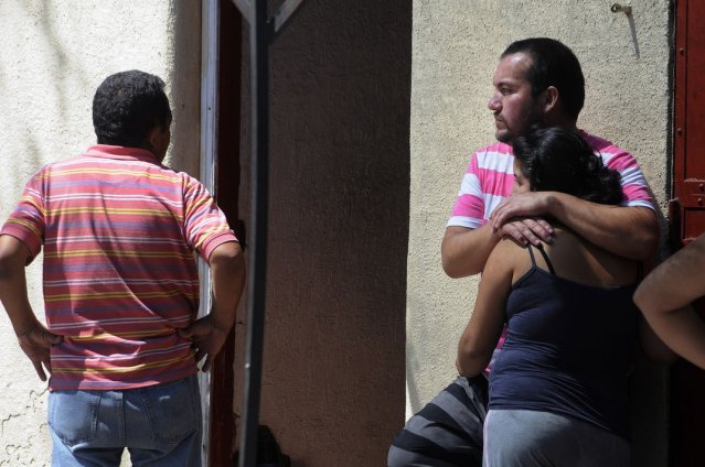 Familia de víctimas de incendio en Quinta Normal llegaron hasta el SML