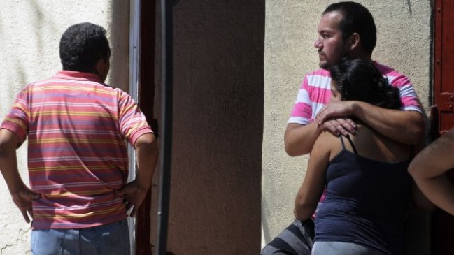 Familia de víctimas de incendio en Quinta Normal llegaron hasta el SML