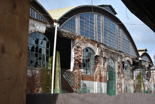 Locatarios del ex mercado central de Talca piden locales definitivos