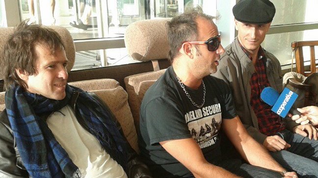 Los Auténticos Decadentes: Nos gusta tocar temprano porque estamos más viejitos