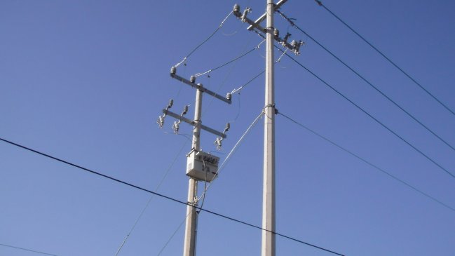 Corte de luz por explosión de transformador eléctrico en Las Condes