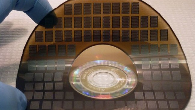 Científicos crearon batería que carga celulares y autos eléctricos en solo segundos