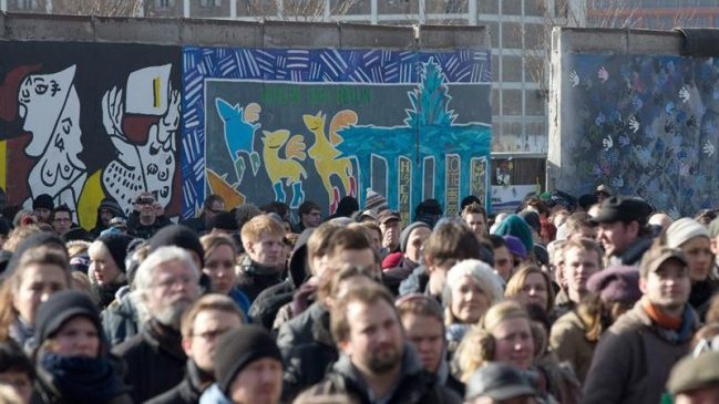  Berlineses protestaron por desmantelamiento del Muro  